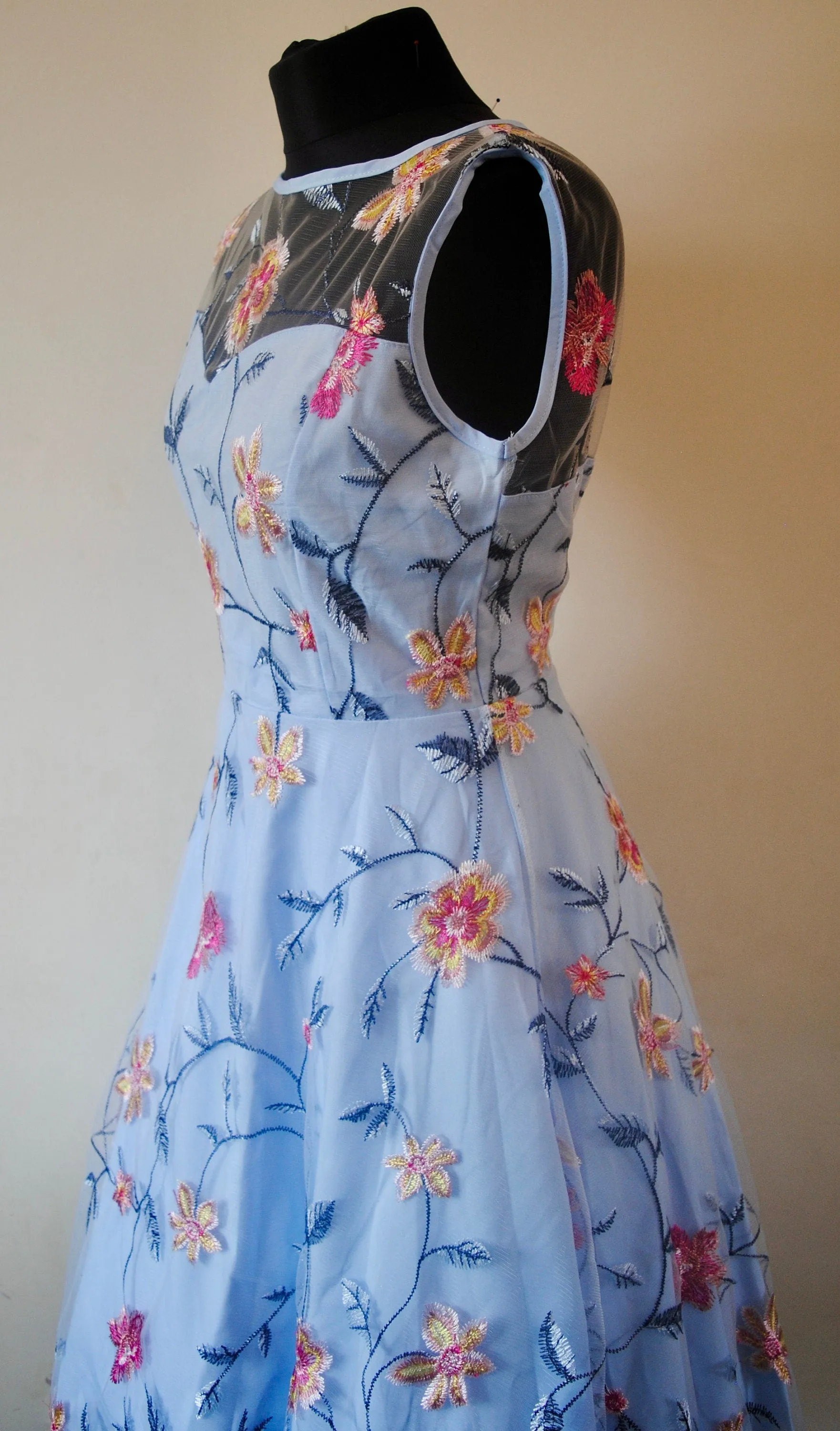 Embroidered Flower Tulle Dress - Medium